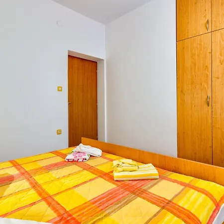 With A Parking Space Apartman Mali Lošinj