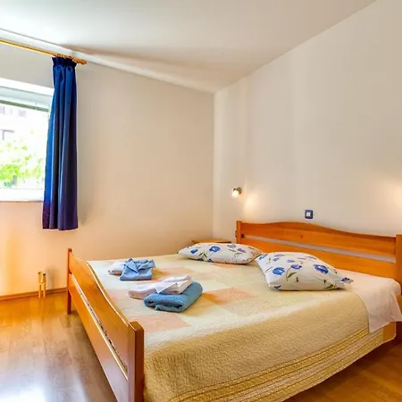 Apartman With A Parking Space Mali Lošinj