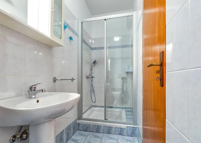 Apartment With A Parking Space Mali Losinj