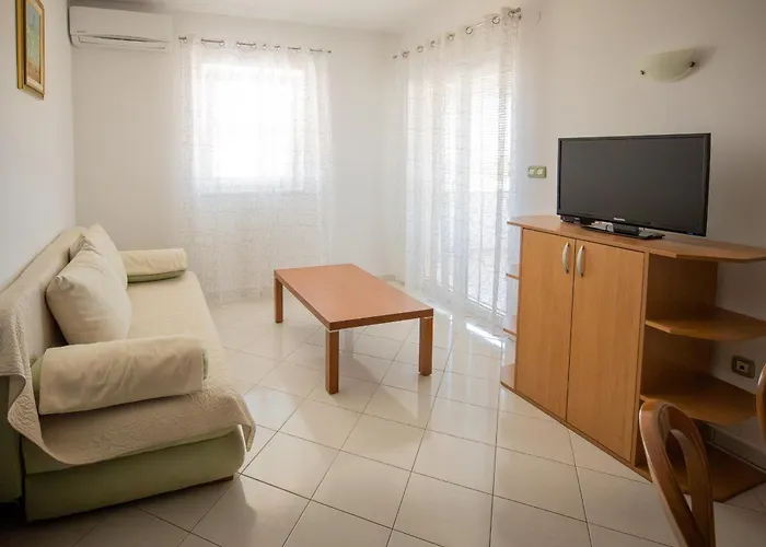 Apartment With A Parking Space Mali Losinj
