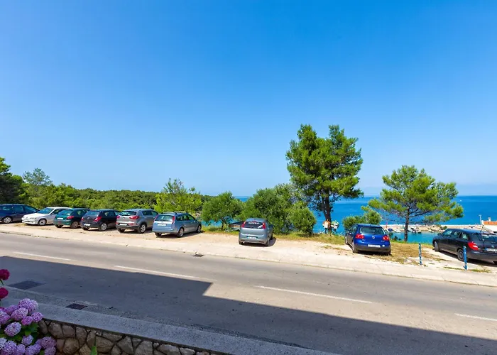 With A Parking Space Apartman Mali Lošinj